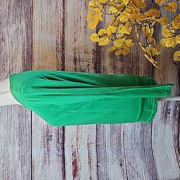 TARGET GREEN LONG SLEEVE CREW NECK PULLOVER CHRISTMAS TEE - Picture 7 of 11
